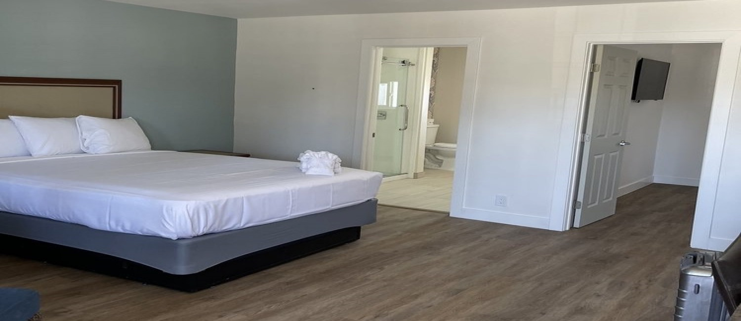 PHOTO GALLERY OF OUR SANTA CRUZ ROOMS AND PROPERTY