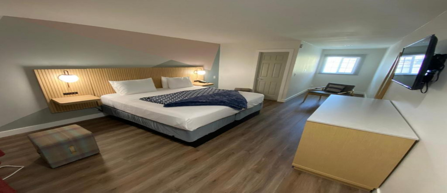 COMFORTABLE SANTA CRUZ, CA GUEST ROOMS  JUST STEPS AWAY FROM THE OCEAN
