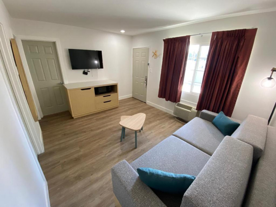 Queen Deluxe Suite with Double Bed Pull Out