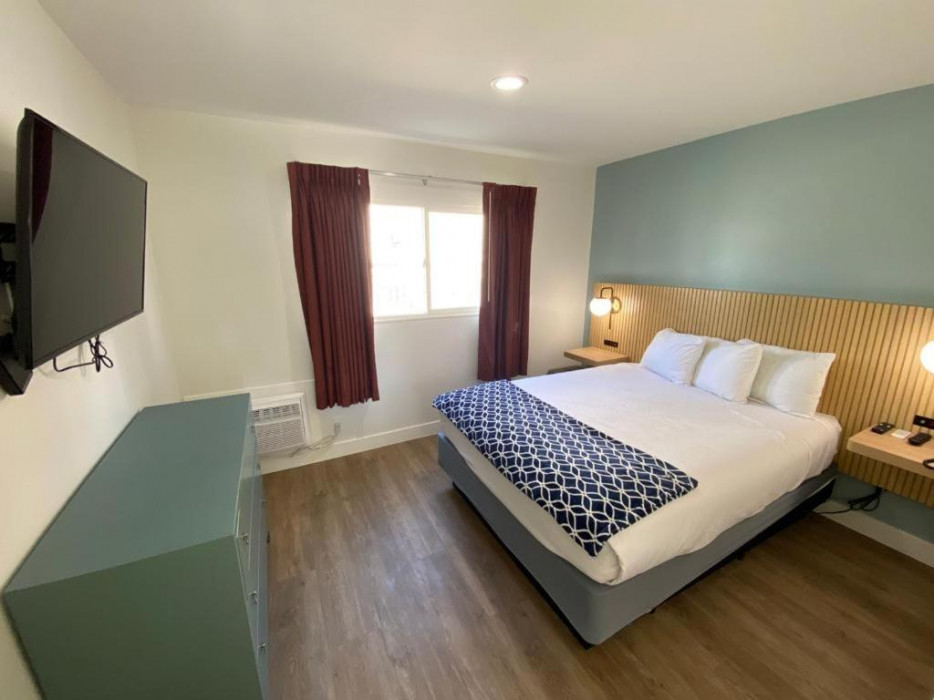 Queen Deluxe Suite with Double Bed Pull Out